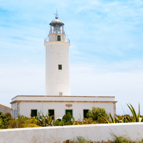 El Faro de la Mola en Formentera viajar en ferry desde Ibiza