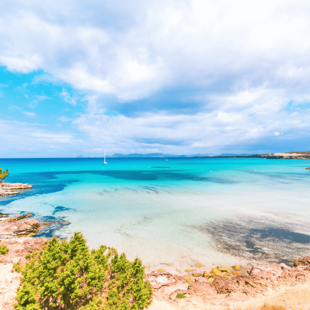 La belleza de Cala Saona viajando en ferry para llegar a Formentera
