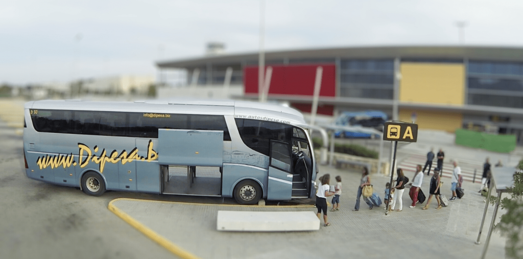 bus en el aeropuerto de Ibiza